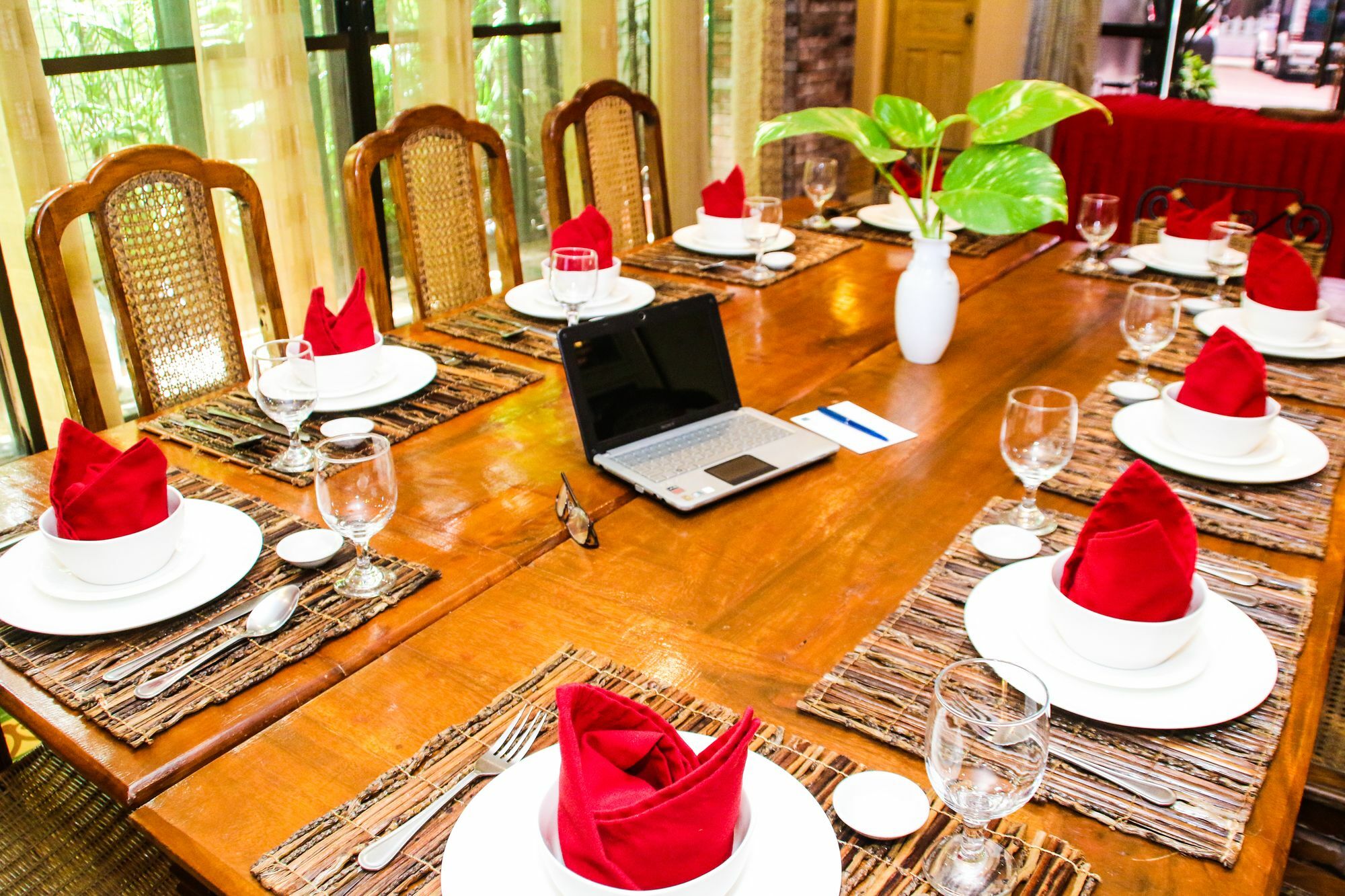 Roxas President'S Inn Bagian luar foto