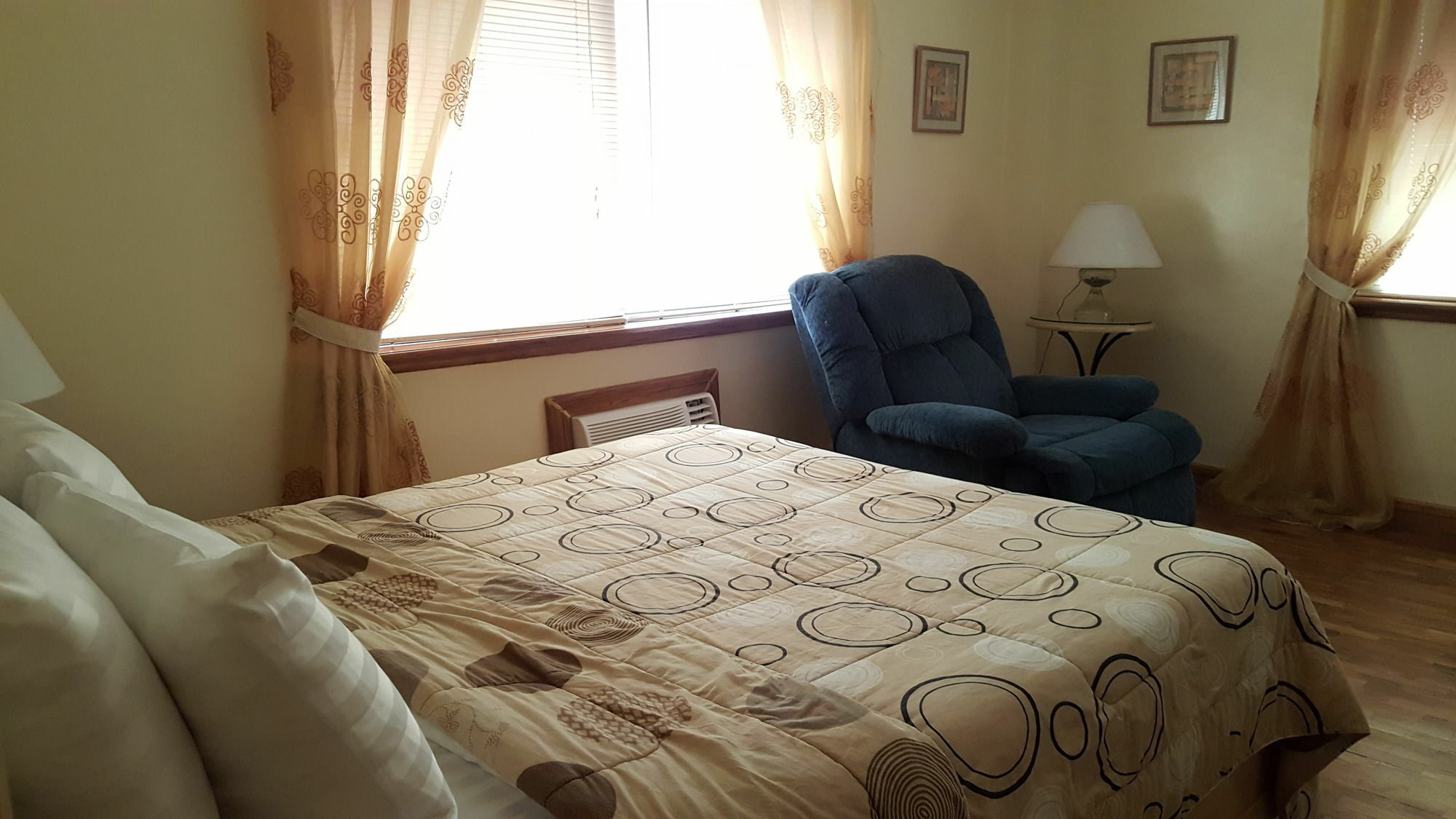 Roxas President'S Inn Bagian luar foto