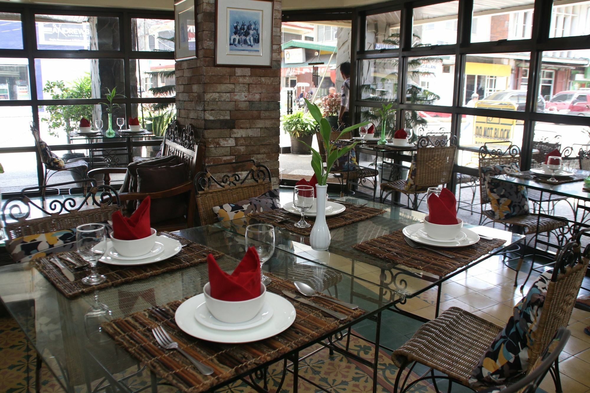 Roxas President'S Inn Bagian luar foto